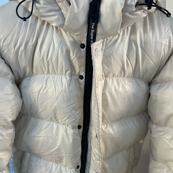 TNA Superpuff in Pearlescent White - Picture 5 of 13